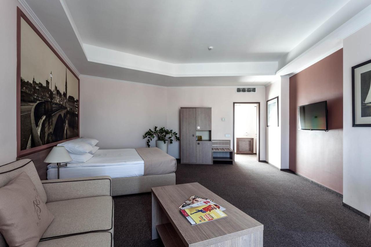 Rius Hotel إلفيف المظهر الخارجي الصورة